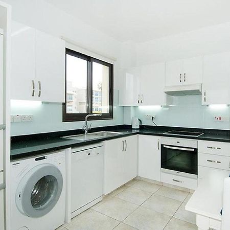 Beautiful 2-Bedroom Apartment - Great Location Paphos Exterior foto