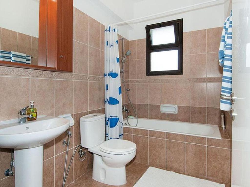 Beautiful 2-Bedroom Apartment - Great Location Paphos Exterior foto